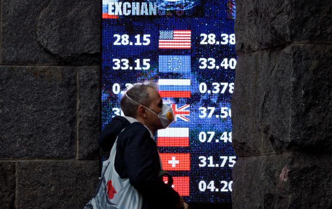 НБУ фіксує підвищений попит населення на валюту другий місяць поспіль