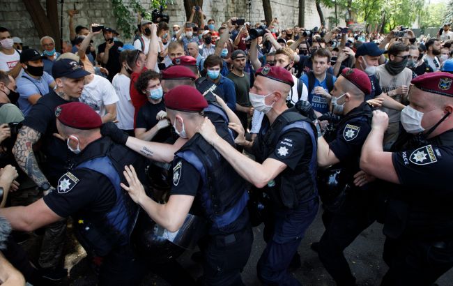 Задержания под судом по делу Стерненко: полиция назначила служебное расследование