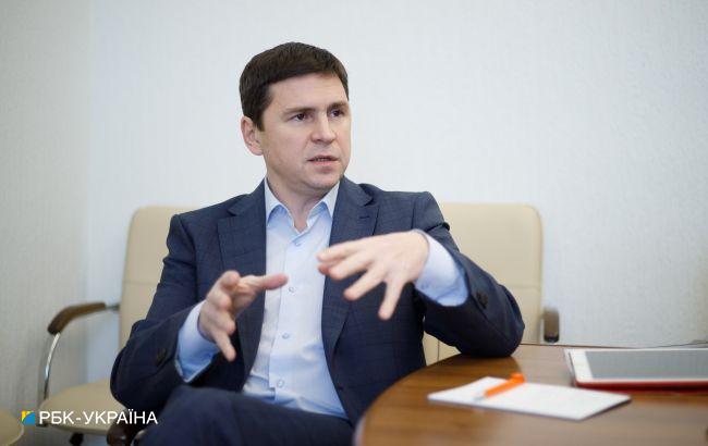 Не санкціями одними. Подоляк виступив за удари по заводам дронів в Ірані