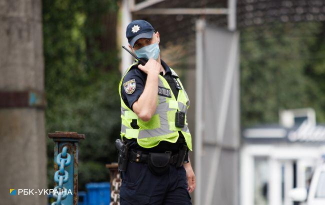 В Мукачево полицейский во время охраны ТИК выстрелил в себя