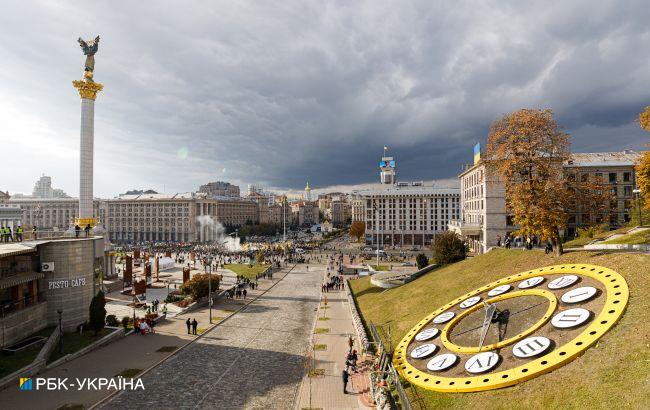 В Киеве с 08:00 заработают продуктовые магазины и коммунальный транспорт