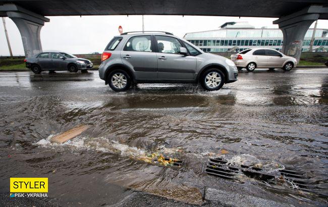 Коммунальщики отличились дикой выходкой во время ливня в Киеве