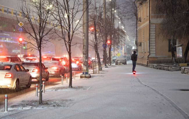 Українців попередили про ожеледицю на дорогах: рятувальники дали поради водіям