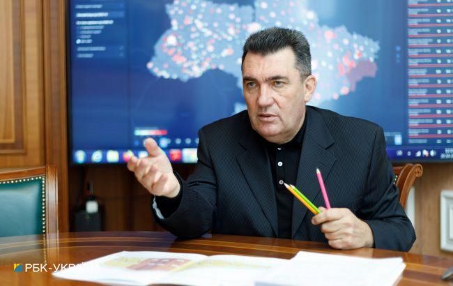 Данилов назвал условие для введения в Украине военного положения