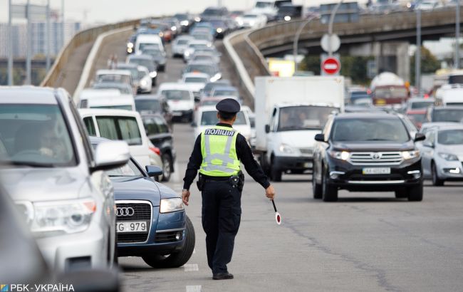Мост Метро в Киеве перекрыли из-за угрозы взрыва