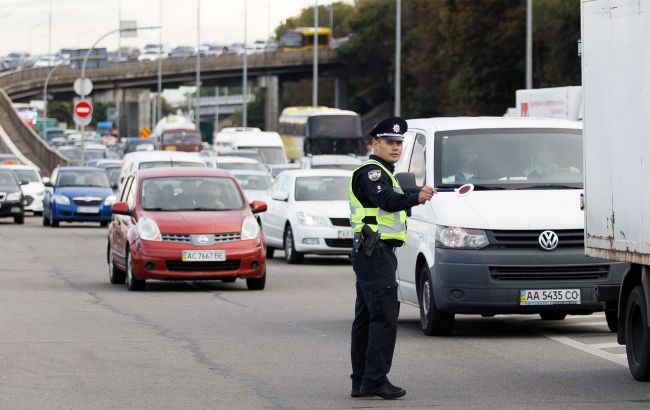 Чи накладають арешт на рахунки і майно, якщо не платити штрафи ПДР: відповідь юриста