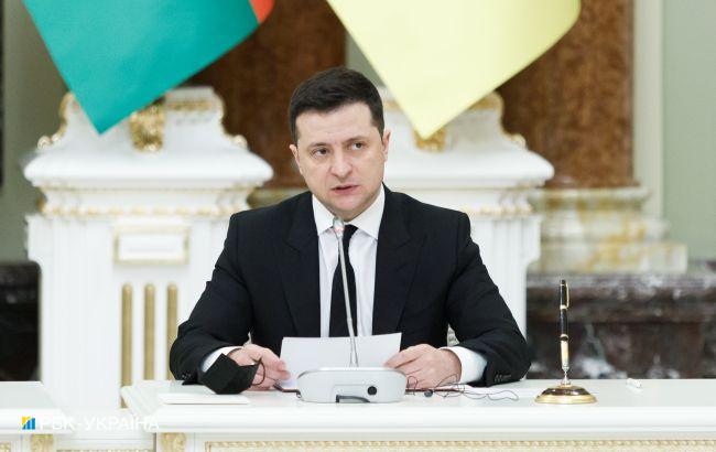 Зеленский призвал США ввести санкции против РФ: после вторжения не имеют смысла