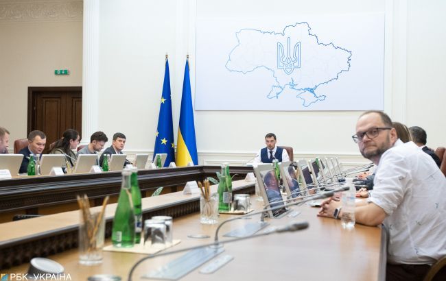 Кабмин назначил восемь новых заместителей министров