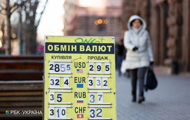 Ситуация на валютном рынке: спрос на доллары вырос в два раза