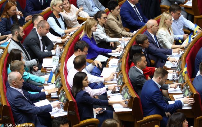 Рада включила в повестку закон о лишении нардепов денег за прогулы