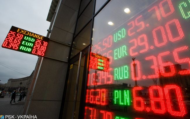 Курс доллара продолжает расти, несмотря на интервенции НБУ