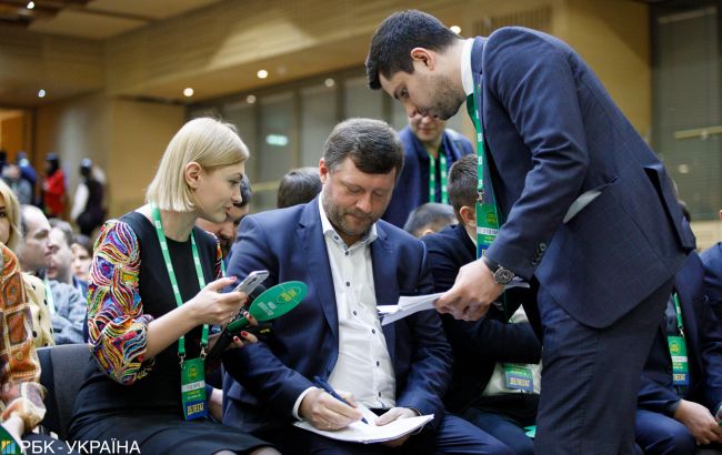 "Слуга народа" соберется на заседание фракции 18 октября: что обсудят