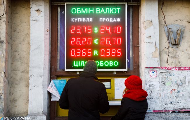 Долар і євро подешевшали на готівковому ринку