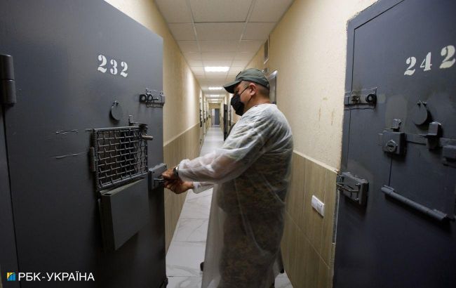 От обстрелов оккупантов в Украине пострадали два СИЗО и три колонии