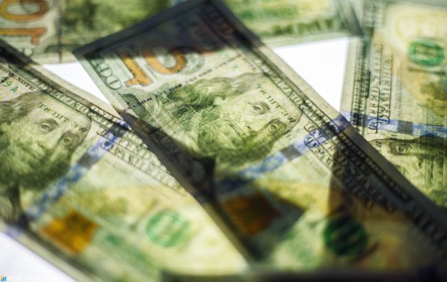 Медленное снижение: что происходит с курсом доллара 17 апреля