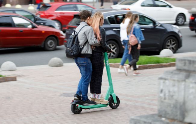 Самокати та моноколеса визнані транспортними засобами: які штрафи тепер загрожують українцям