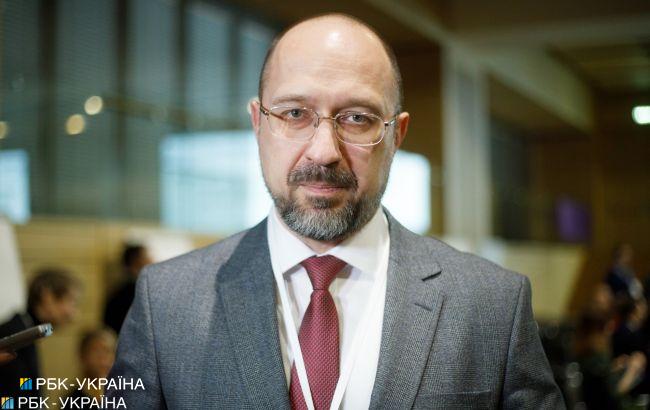 Шмыгаль поручил КРАИЛ и Минюсту решить вопрос с запретом 1xBet в Украине