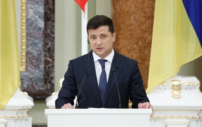 Закриття трьох телеканалів: ставлення українців до рішення Зеленського