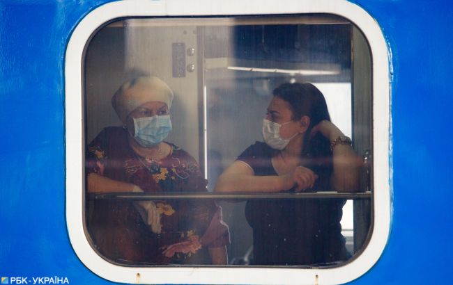 В Україні знову почали курсувати поїзди: хто поїхав першим