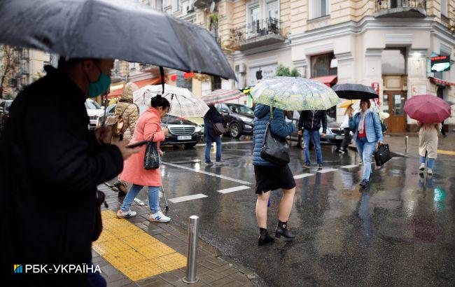 Затопленные улицы, молния и ливень: последствия непогоды в Киеве