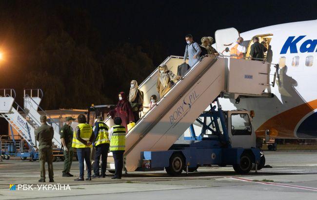 Талибы угрожали отобрать украинский самолет во время эвакуационной операции, - NYT