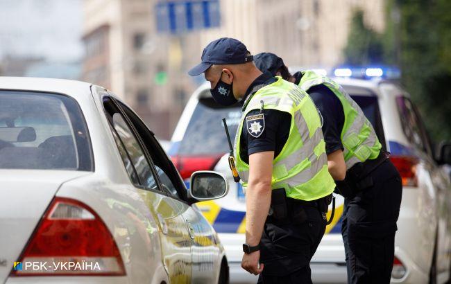 В Киеве "копы" нецензурно нахамили водителю из-за нарушения ПДД: видео озадачило сеть