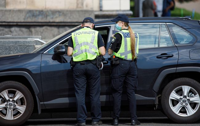 Во Львове водитель автомобиля врезался в дом, есть пострадавшие