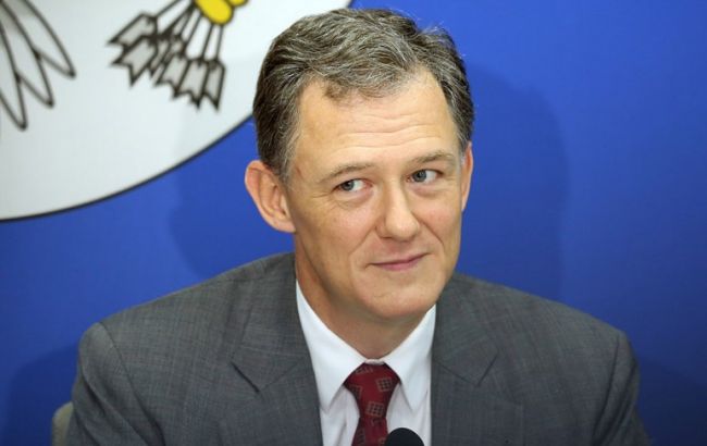 Госслужащие США подвергались давлению в Украине, - Кент