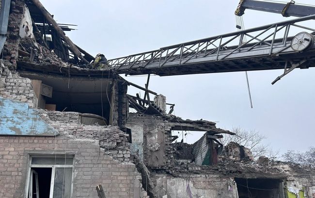 Удар по Новогродовке: под завалами нашли фрагменты тел, будет проводиться ДНК-экспертиза