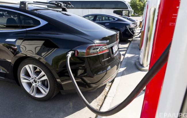 Илон Маск намерен перевести все зарядные станции Tesla на энергию солнца