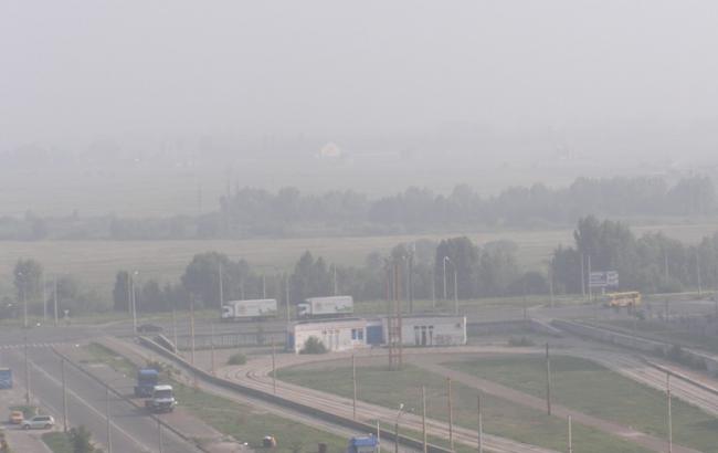 Киевлянам в связи с пожарами рекомендуют не открывать окна и ограничить прогулки