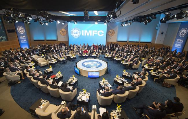 МВФ выделил Украине первый транш кредита по новой программе