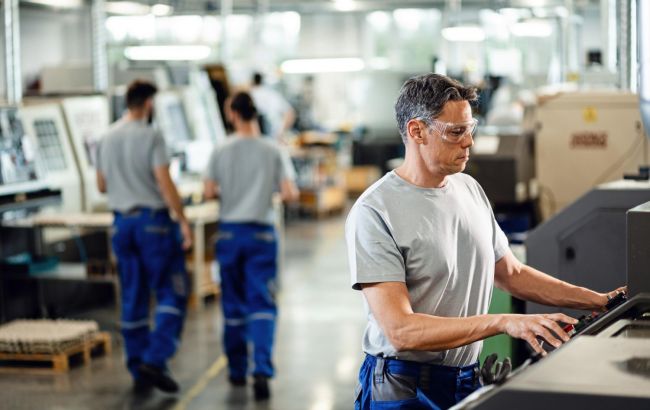 Зарплати в Україні 2025: хто заробляв найбільше та де зросли доходи