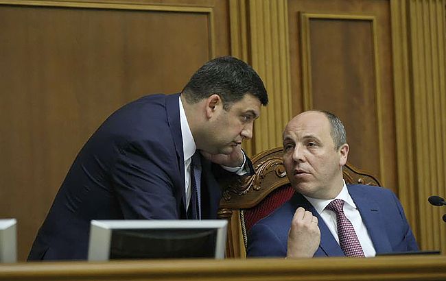 Органы государственной власти возглавили рейтинг недоверия украинцев