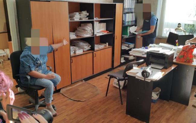 У Донецькій області арештували двох посадовців ПФ за вимагання грошей у переселенців