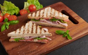 Сендвіч стане в рази кориснішим: ось яке м&rsquo;ясо варто обрати