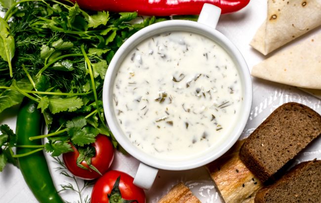 Універсальний соус, який чудово підходить до салатів та мʼяса