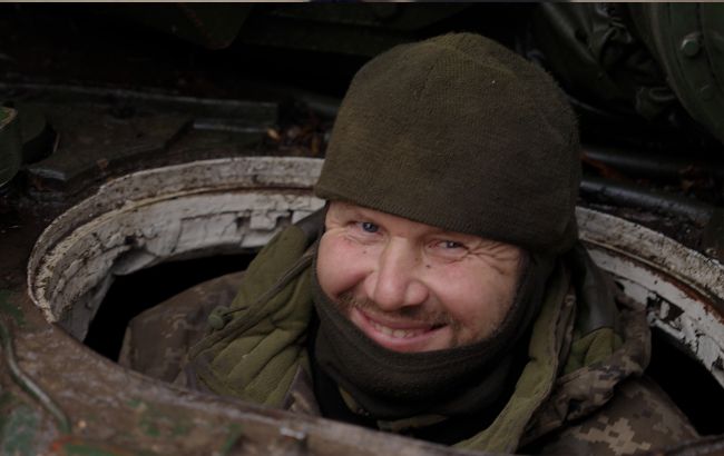 Бойцы 42 ОМБр показали, как отражают наступление россиян под Бахмутом (видео)