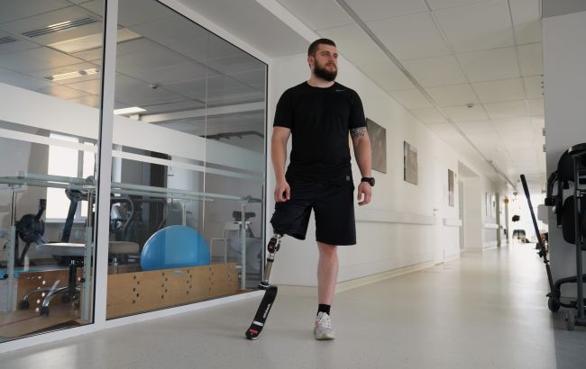 Зможе бігати на протезі. Львівські медики здійснили мрію пораненого воїна