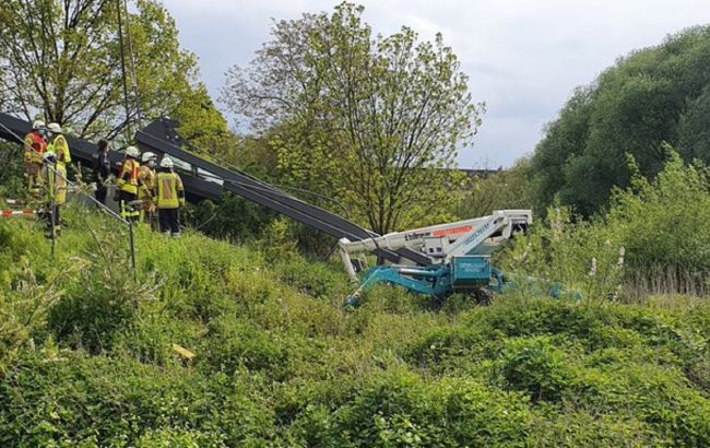 В Германии обрушился пешеходный мост: один человек погиб