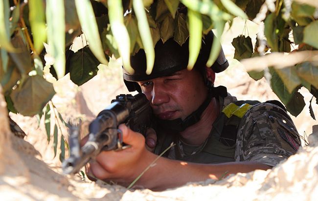 На Донбассе ранили одного украинского военного