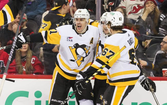 Форвард "Питтсбурга" с дублем и ассистом возглавил топ-3 звезд вечера НХЛ: видео