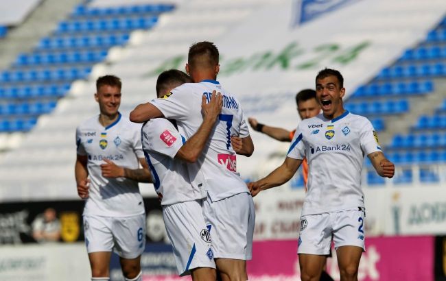 "Динамо" за тайм розтрощило "Колос" у Прем'єр-лізі