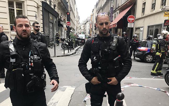 В Парижі чоловік захопив у заручники двох людей