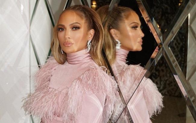 "Безмежність": дочка Дженніфер Лопес зіграла головну роль в кліпі мами