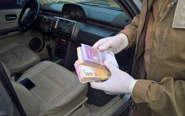В Луганской области задержали на взятке чиновника тыловой службы