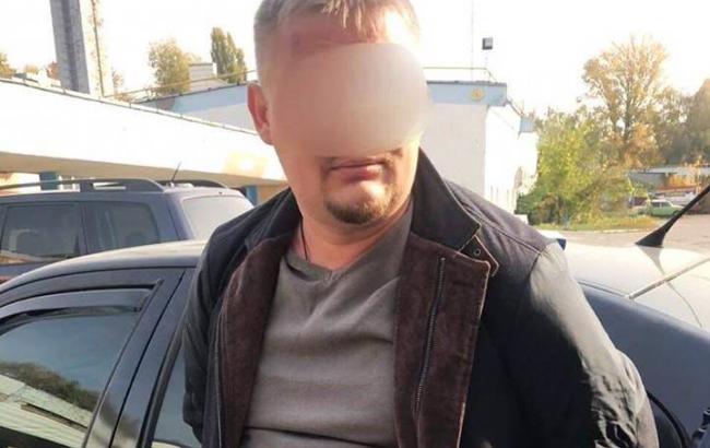 В Киеве на взятке в полмиллиона гривен задержали замдиректора "Ледового стадиона"