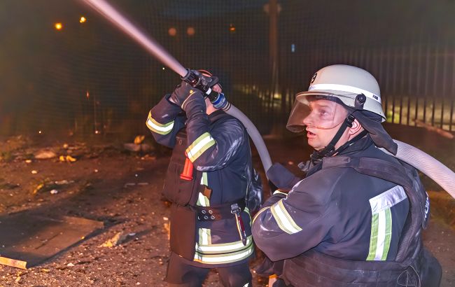 Нічний обстріл Харкова: за три години понад 20 ударів, постраждали рятувальники