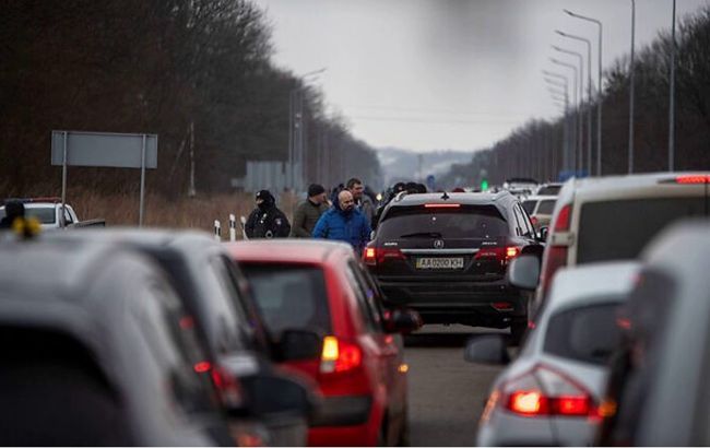 Из Мариуполя открыли коридор для авто: все фото и мессенджеры лучше удалить