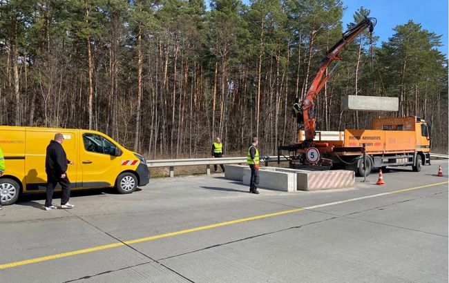 В Житомирской области разберут хаотичные препятствия на дорогах, блокпосты оставят